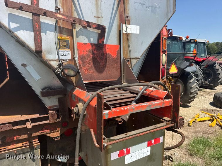 image for item DY3203 1997 International F4900 dump truck