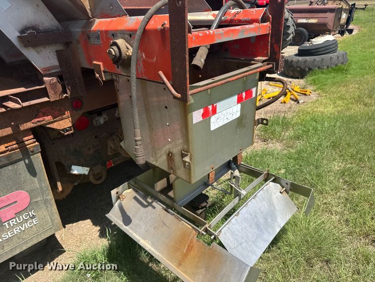 image for item DY3203 1997 International F4900 dump truck