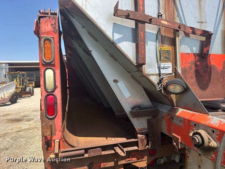 image for item DY3203 1997 International F4900 dump truck