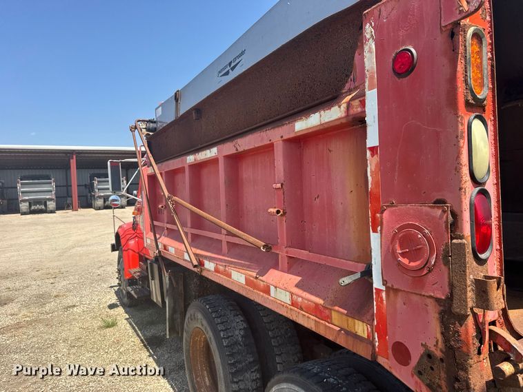 image for item DY3203 1997 International F4900 dump truck