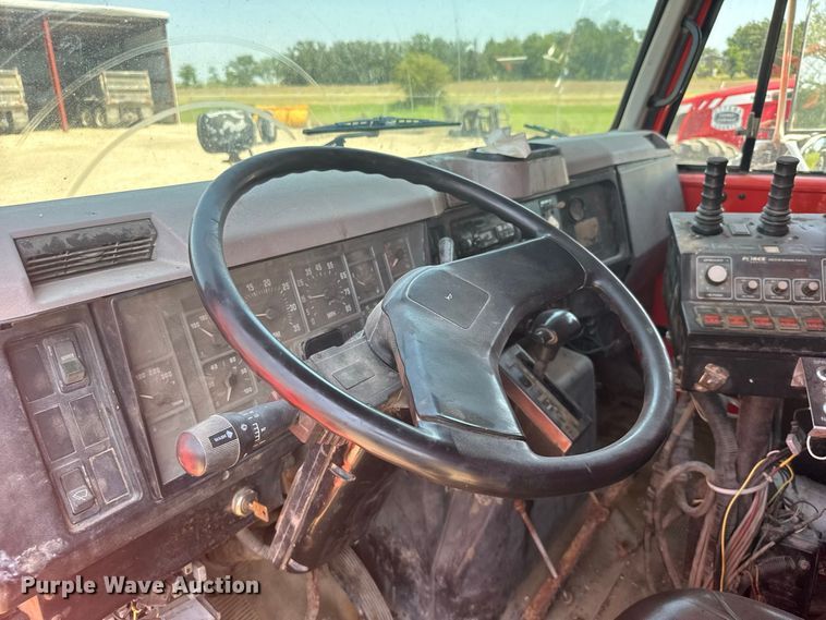 image for item DY3203 1997 International F4900 dump truck