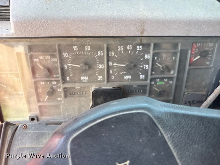 image for item DY3203 1997 International F4900 dump truck