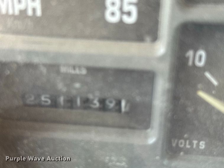 image for item DY3203 1997 International F4900 dump truck