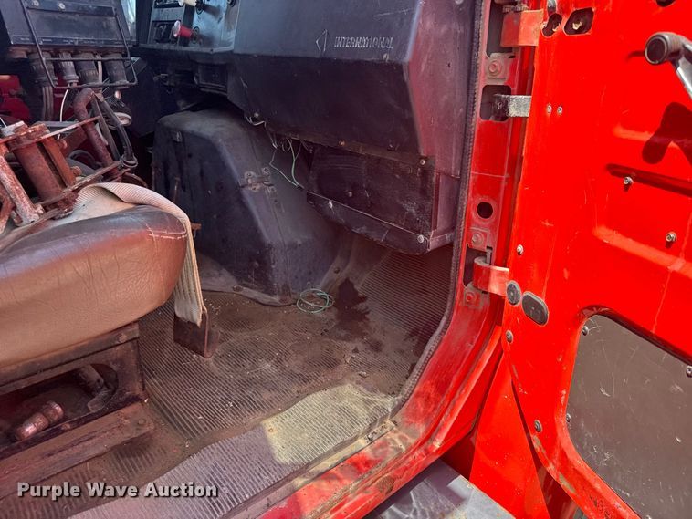 image for item DY3203 1997 International F4900 dump truck