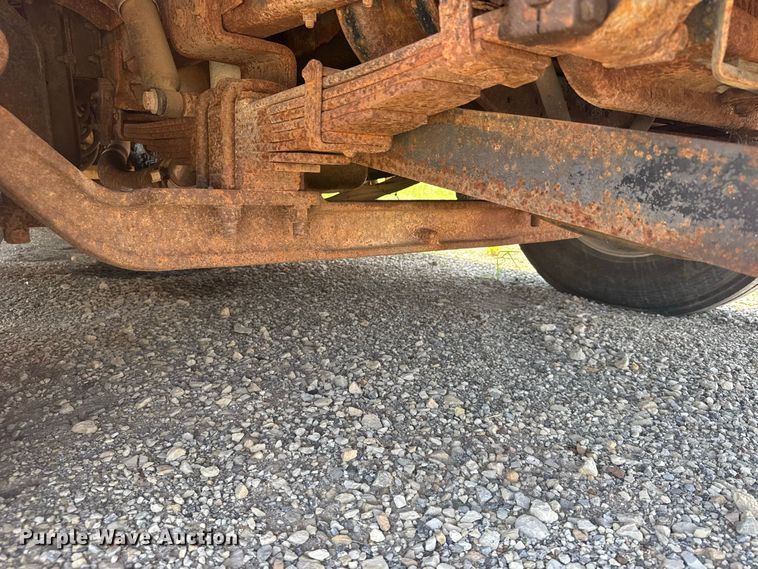 image for item DY3203 1997 International F4900 dump truck