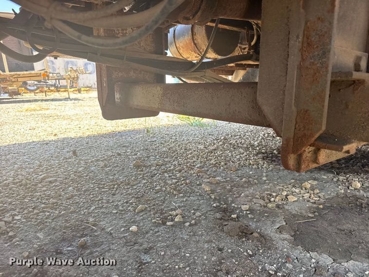 image for item DY3203 1997 International F4900 dump truck