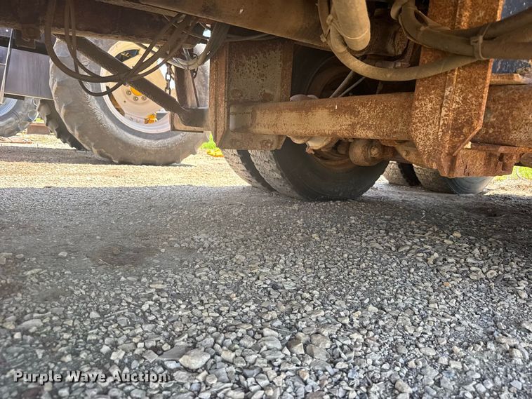 image for item DY3203 1997 International F4900 dump truck