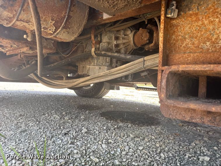 image for item DY3203 1997 International F4900 dump truck