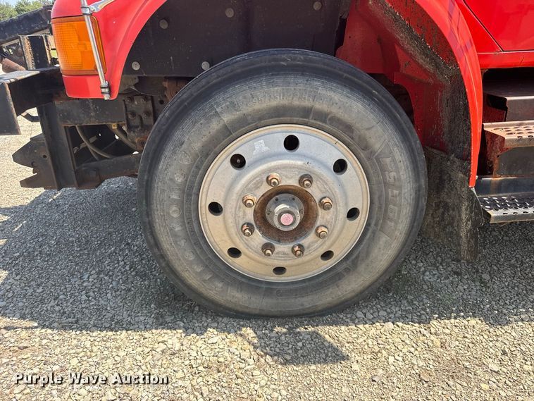 image for item DY3203 1997 International F4900 dump truck