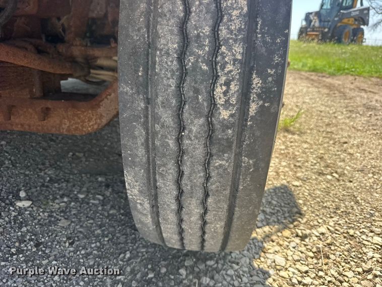 image for item DY3203 1997 International F4900 dump truck
