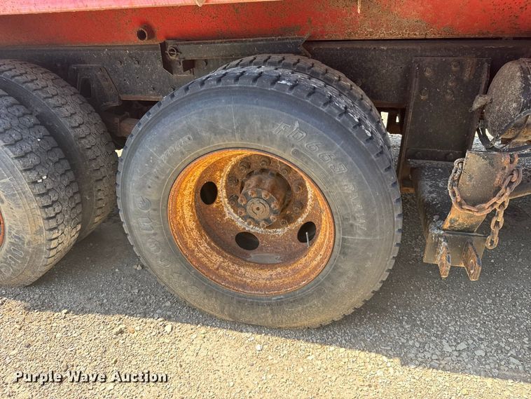 image for item DY3203 1997 International F4900 dump truck