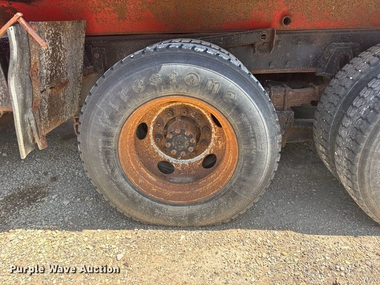 image for item DY3203 1997 International F4900 dump truck