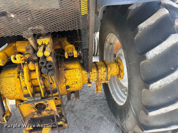 image for item DY3204 New Holland TS100 tractor