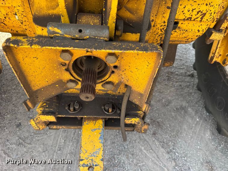 image for item DY3204 New Holland TS100 tractor