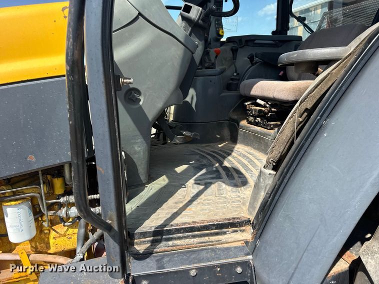 image for item DY3204 New Holland TS100 tractor