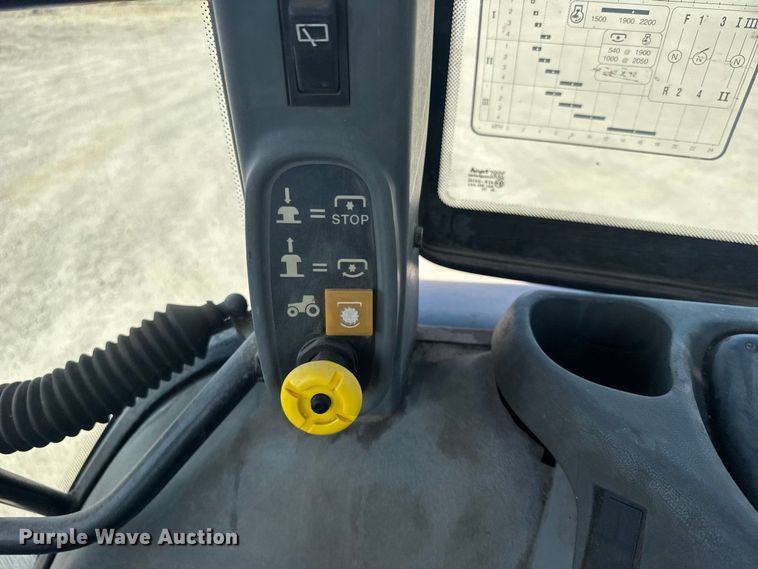 image for item DY3204 New Holland TS100 tractor