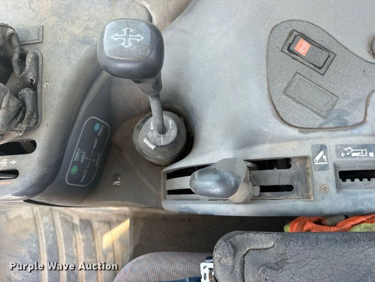 image for item DY3204 New Holland TS100 tractor