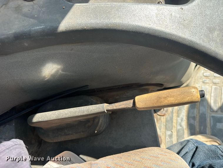 image for item DY3204 New Holland TS100 tractor