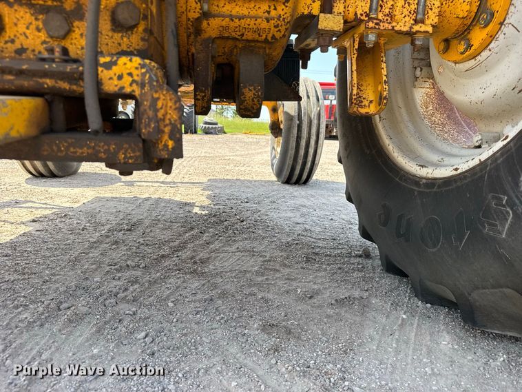 image for item DY3204 New Holland TS100 tractor