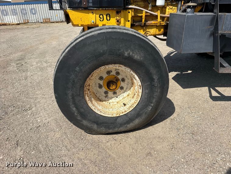 image for item DY3204 New Holland TS100 tractor