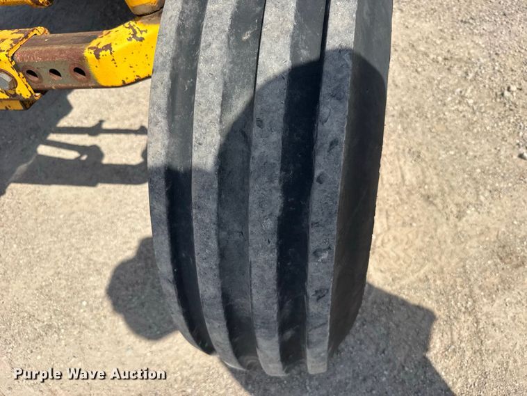 image for item DY3204 New Holland TS100 tractor
