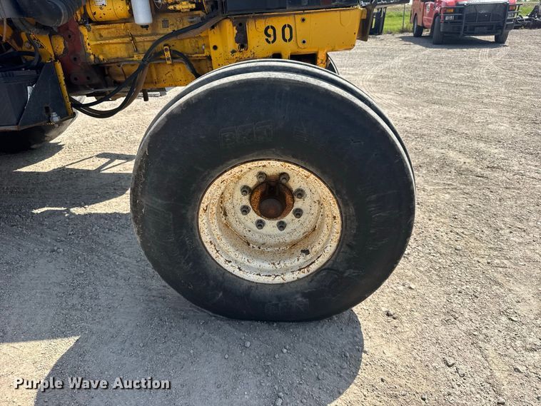 image for item DY3204 New Holland TS100 tractor