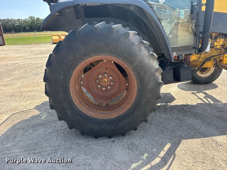image for item DY3204 New Holland TS100 tractor