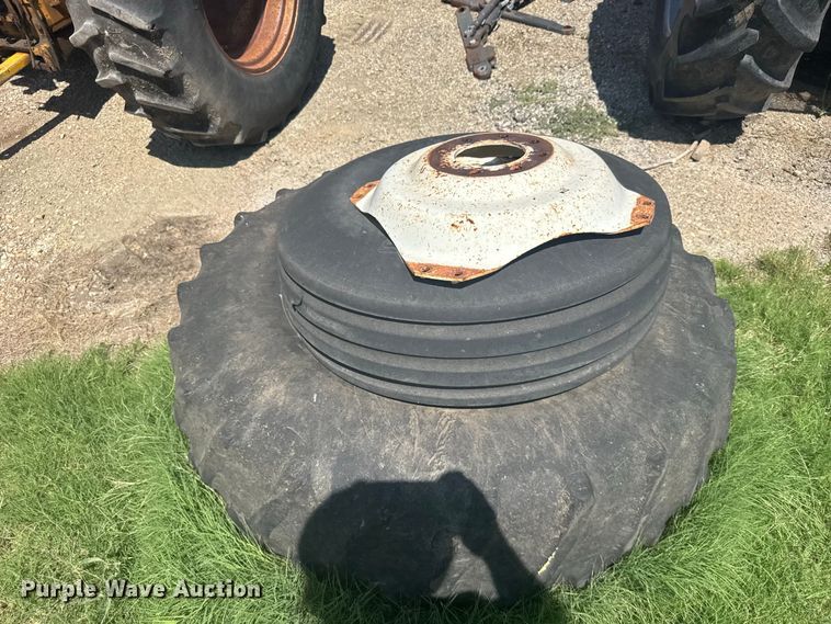 image for item DY3204 New Holland TS100 tractor