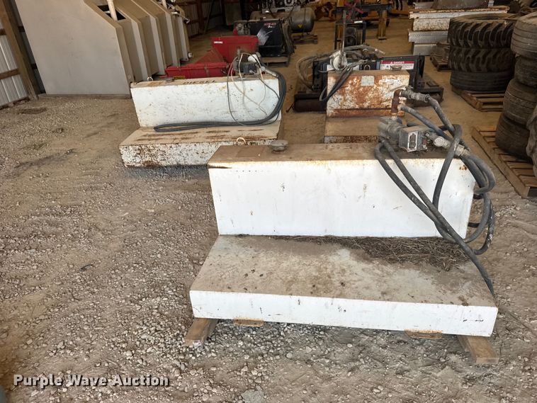 image for item DY3208 (3) fuel tanks