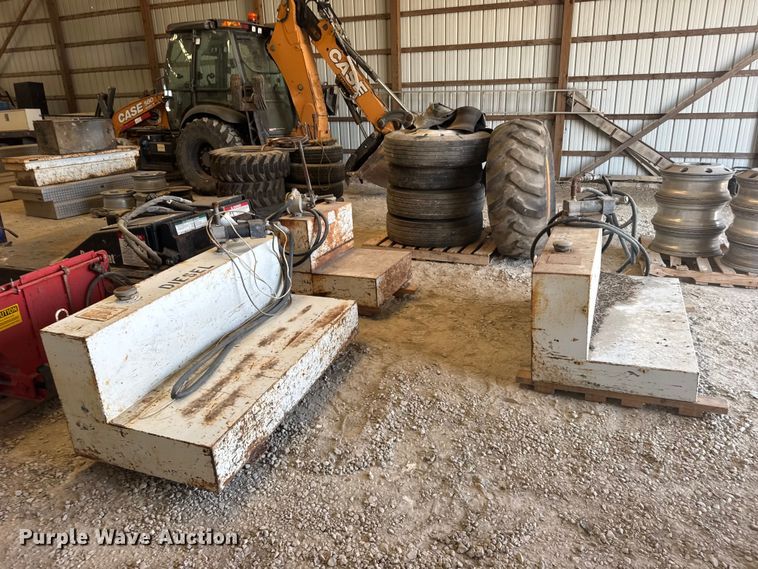 image for item DY3208 (3) fuel tanks