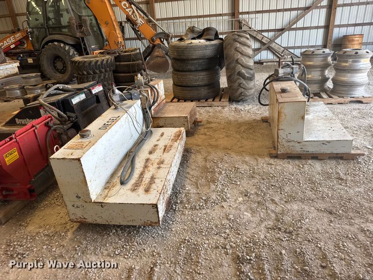image for item DY3208 (3) fuel tanks