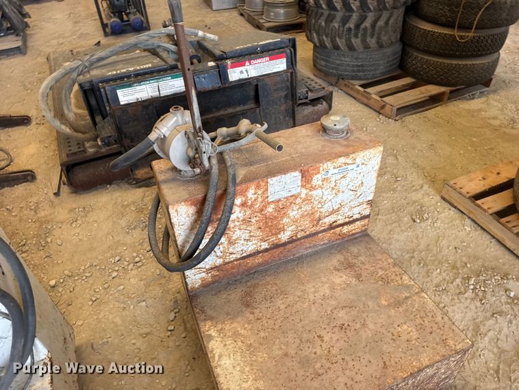 image for item DY3208 (3) fuel tanks