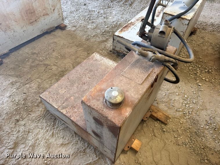 image for item DY3208 (3) fuel tanks