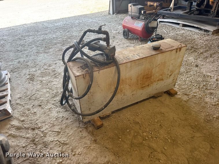 image for item DY3208 (3) fuel tanks