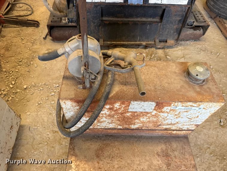 image for item DY3208 (3) fuel tanks