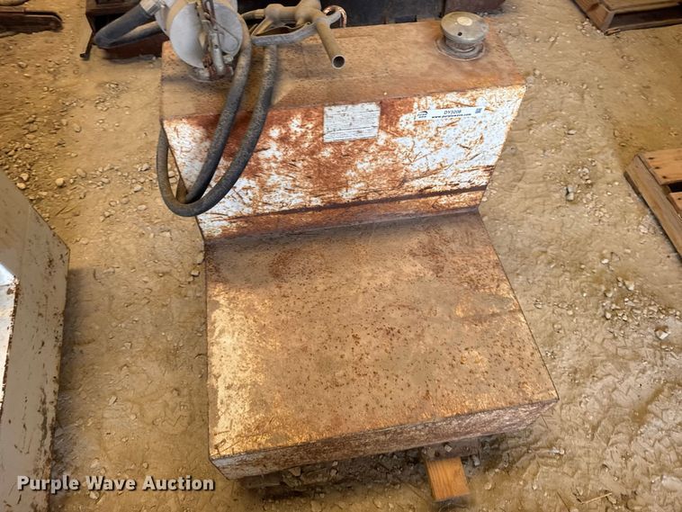 image for item DY3208 (3) fuel tanks