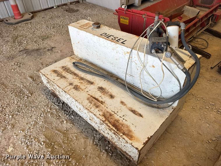 image for item DY3208 (3) fuel tanks