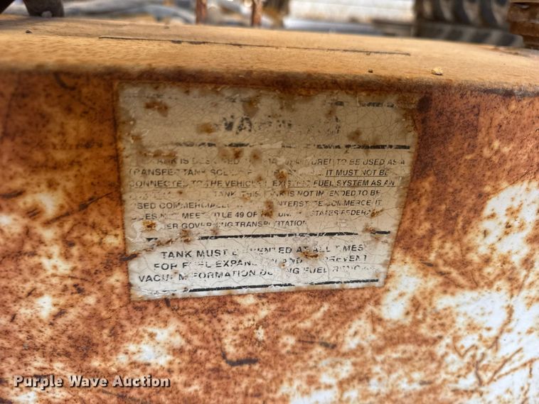 image for item DY3208 (3) fuel tanks