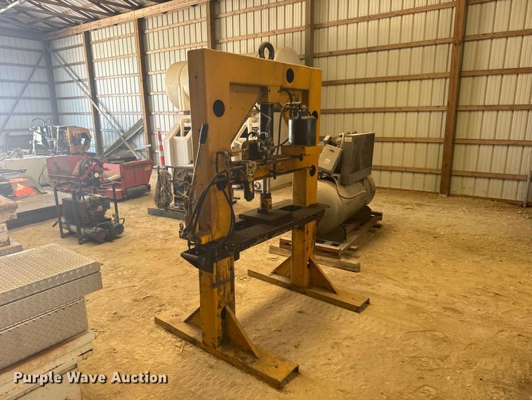 image for item DY3213 Hydraulic press