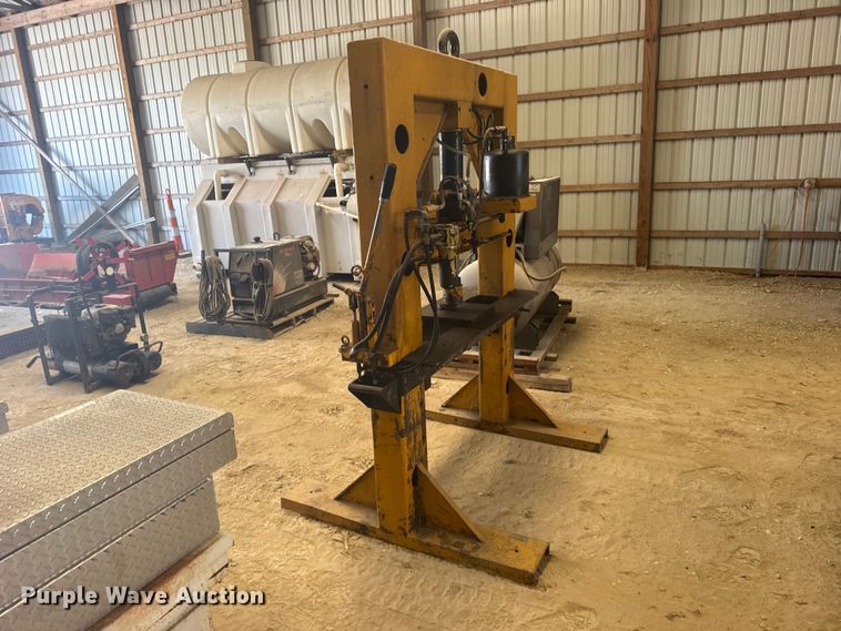 image for item DY3213 Hydraulic press