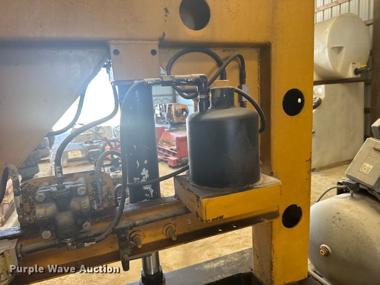 image for item DY3213 Hydraulic press