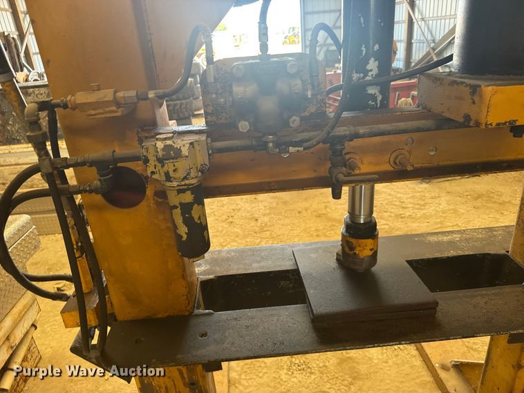 image for item DY3213 Hydraulic press