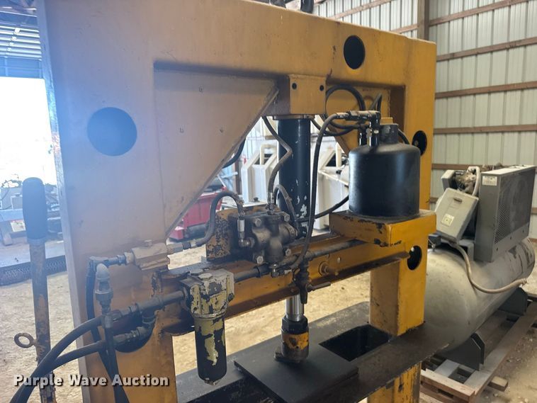 image for item DY3213 Hydraulic press
