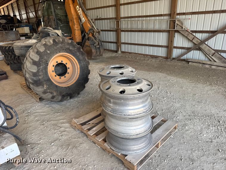image for item DY3218 Tires and wheels