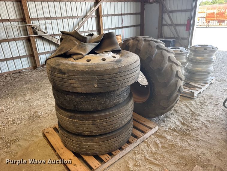 image for item DY3218 Tires and wheels