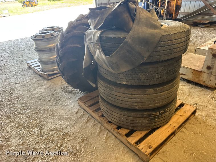 image for item DY3218 Tires and wheels