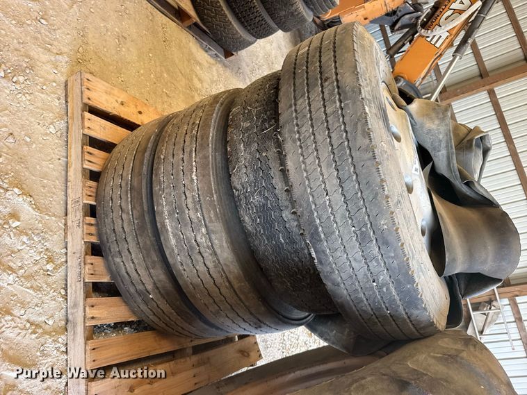 image for item DY3218 Tires and wheels