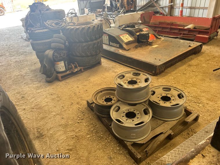 image for item DY3219 Tires and wheels