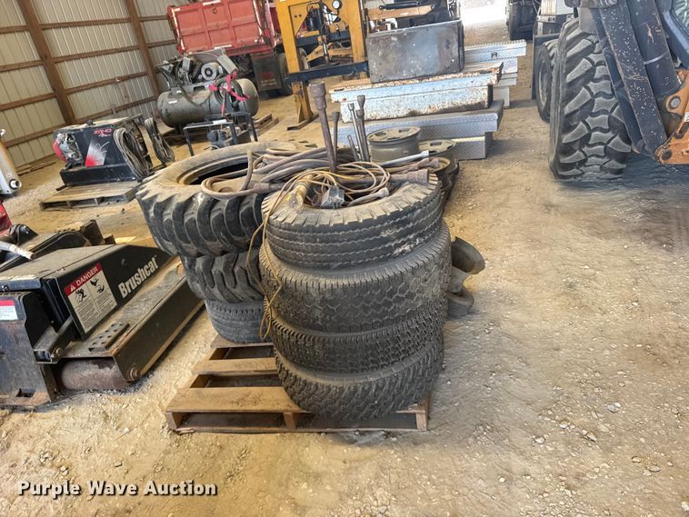 image for item DY3219 Tires and wheels