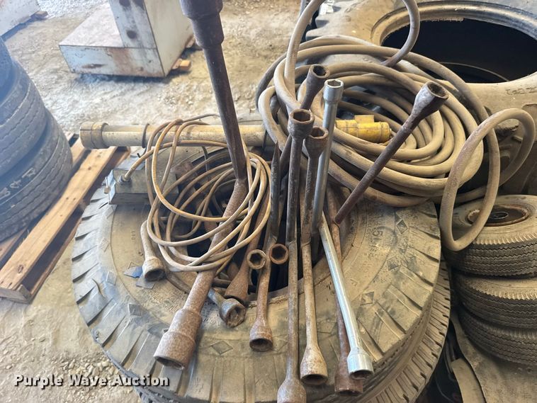 image for item DY3219 Tires and wheels